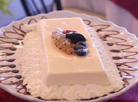 E lora del dessert: torte importanti e dolcezze al cucchiaio